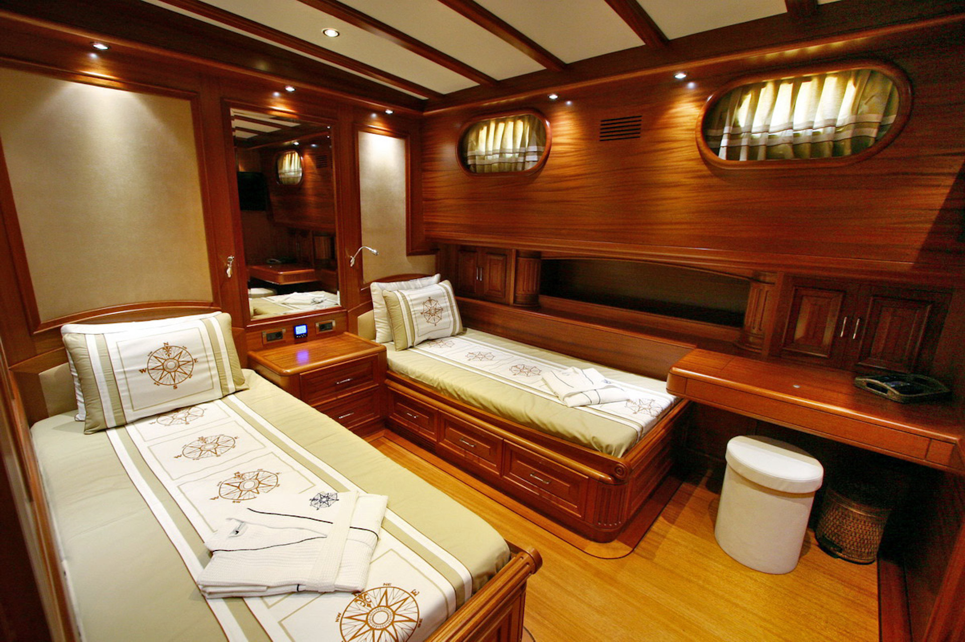 luxury yacht charter Kaya Guneri V twin cabin