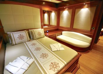 private yacht charter Kaya Guneri V double cabin