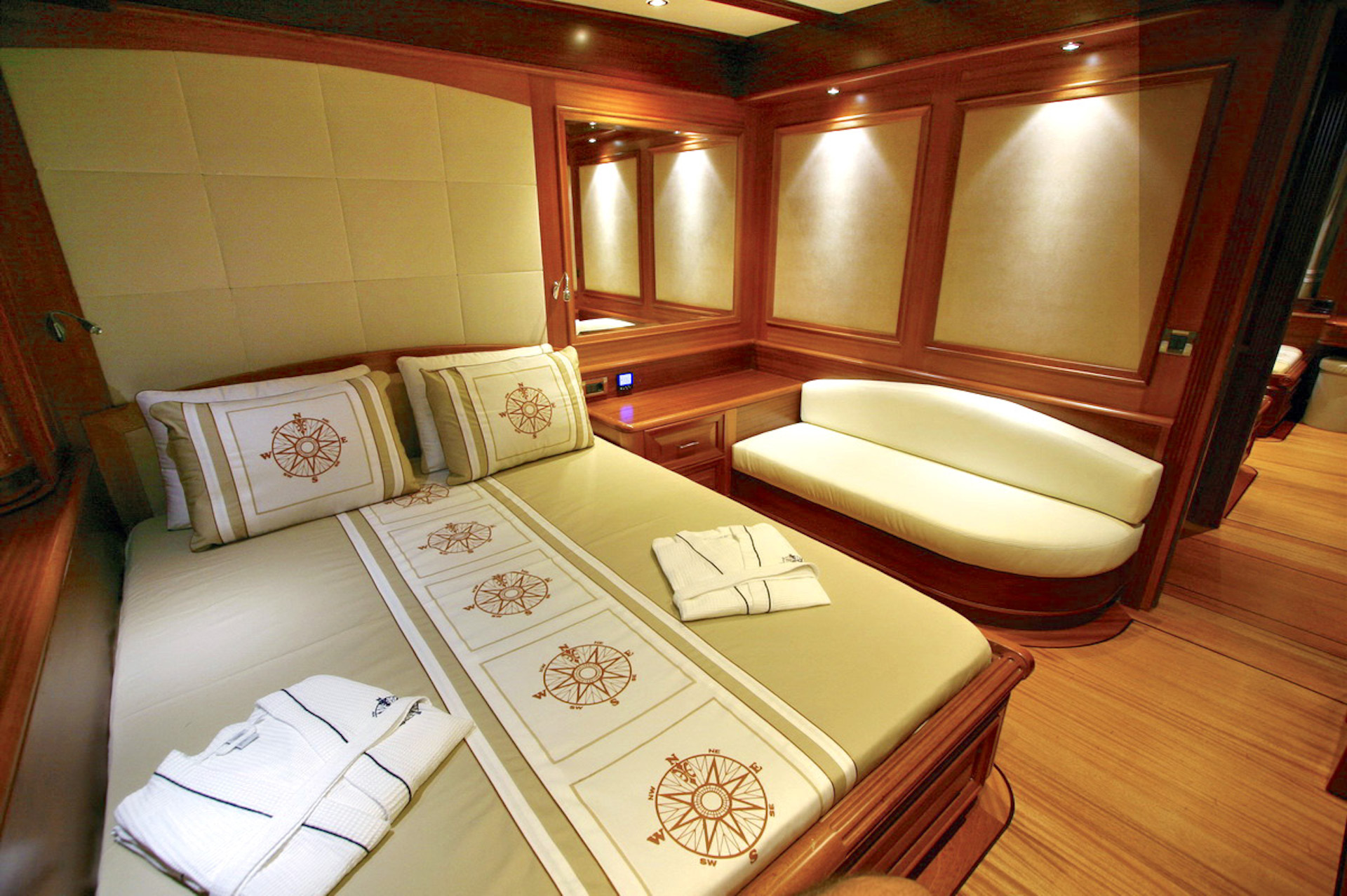 private yacht charter Kaya Guneri V double cabin