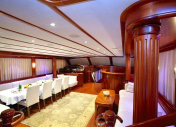 Turkey yacht charter Kaya Guneri V saloon dining