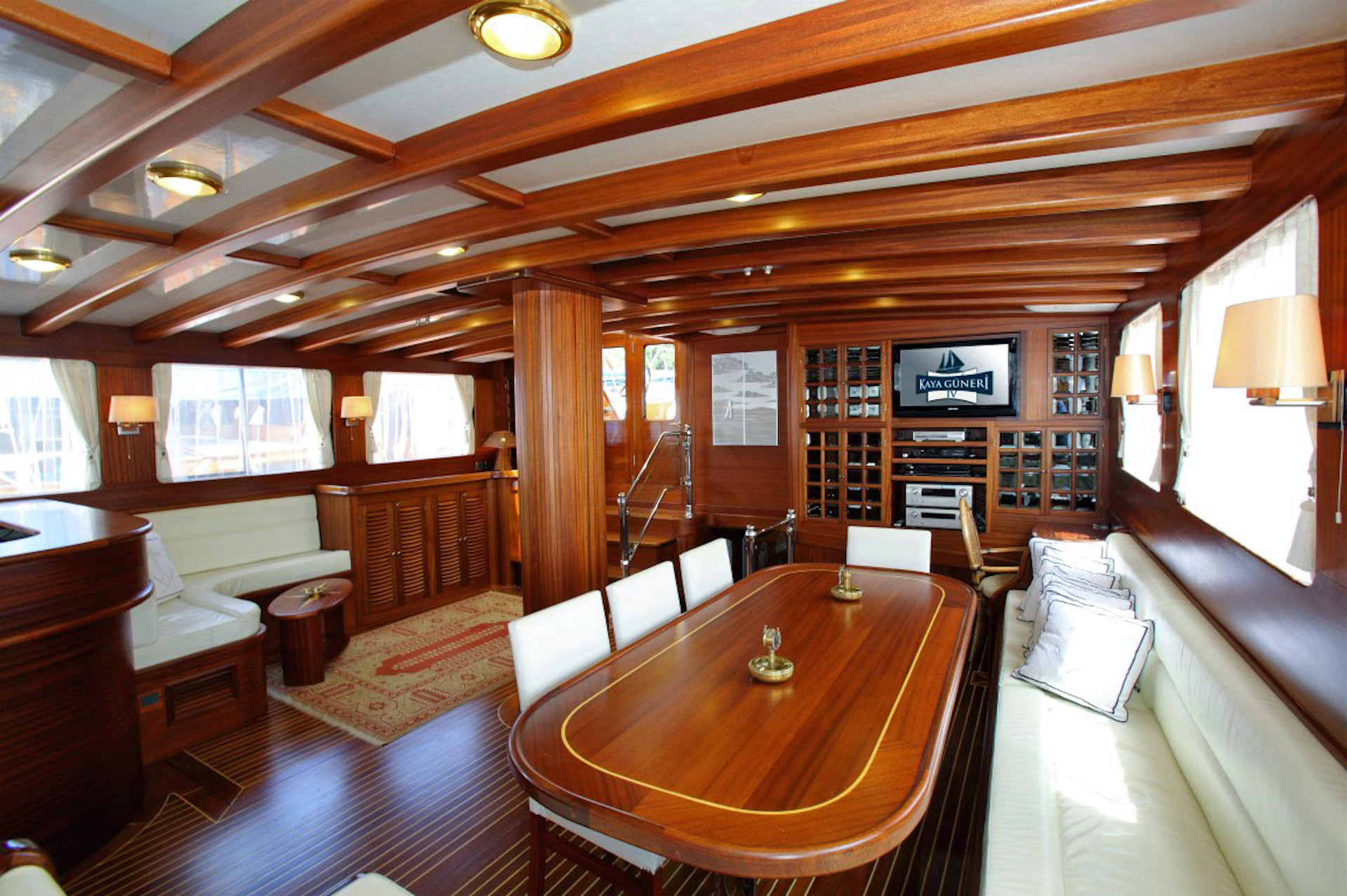 Turkey yacht charter Kaya Guneri V saloon