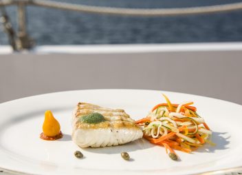 yacht charter Alexa fine dining