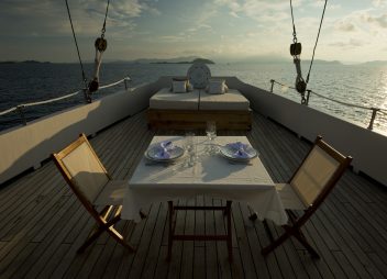 yacht charter Alexa private dining