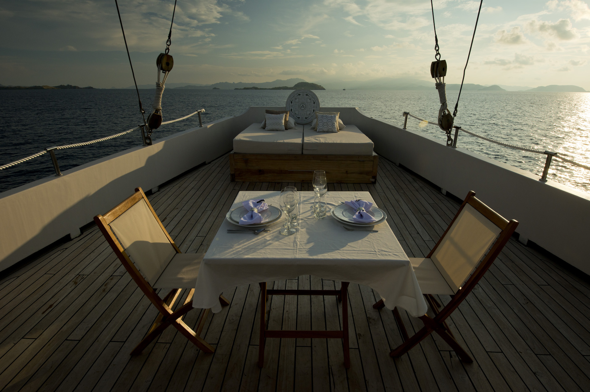 yacht charter Alexa private dining