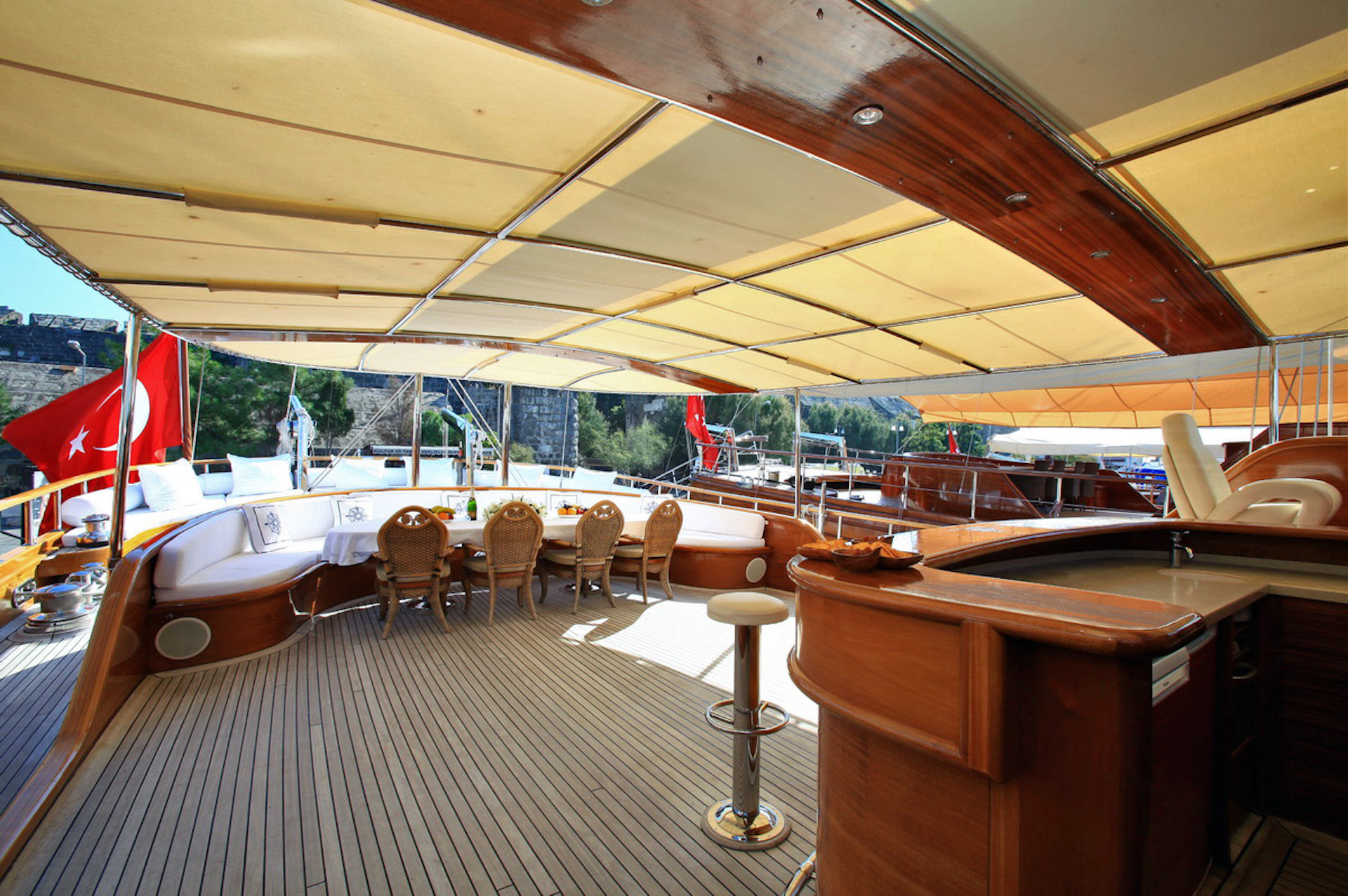 yacht charter Kaya Guneri V aft deck
