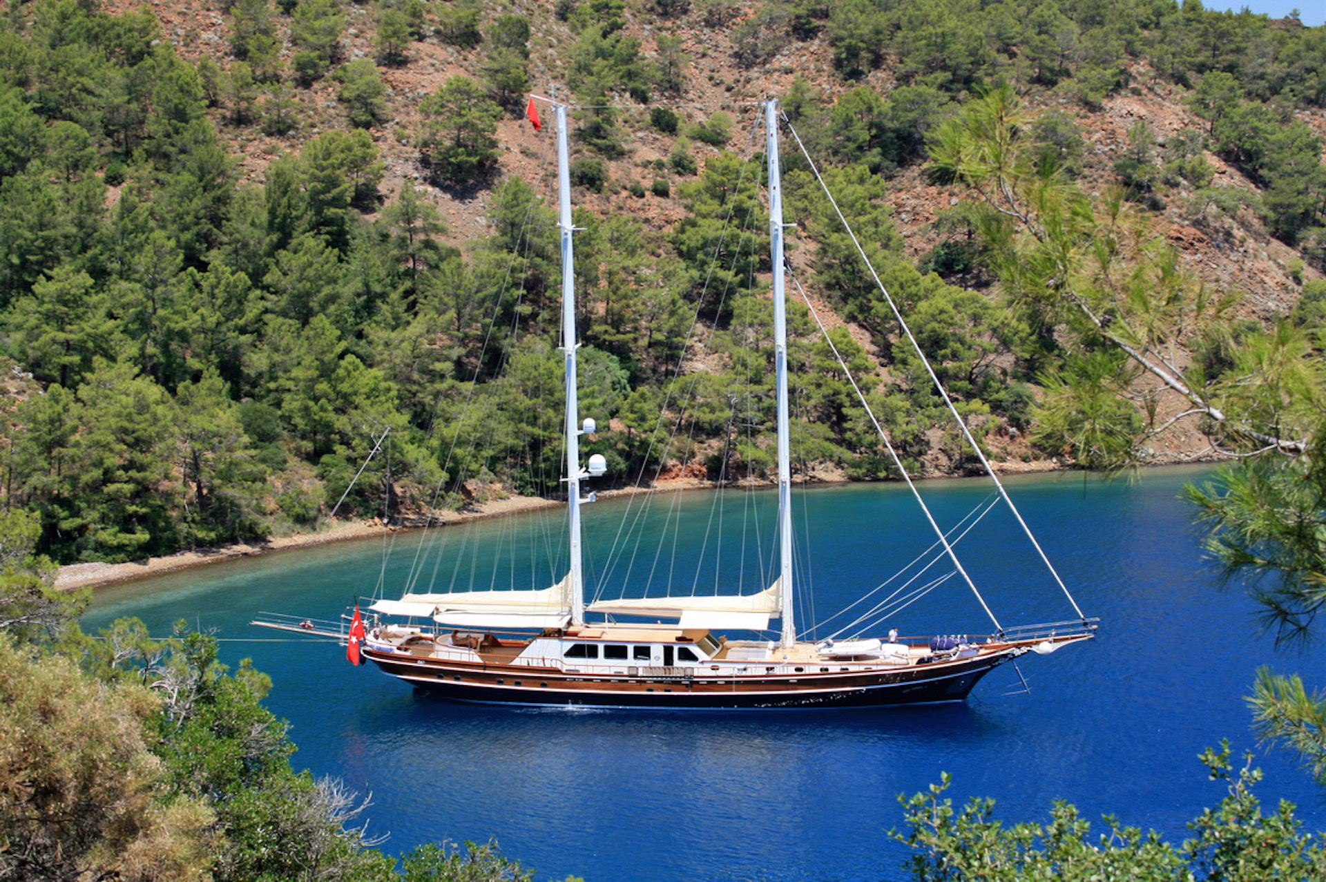 yacht charter Kaya Guneri V anchor