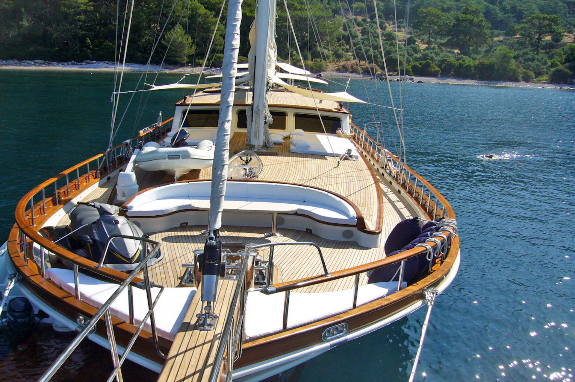 yacht charter Kaya Guneri V deck