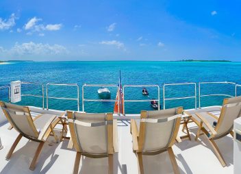 yacht charter Sea Glass flybridge aft