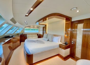 yacht charter Sea Glass master cabin