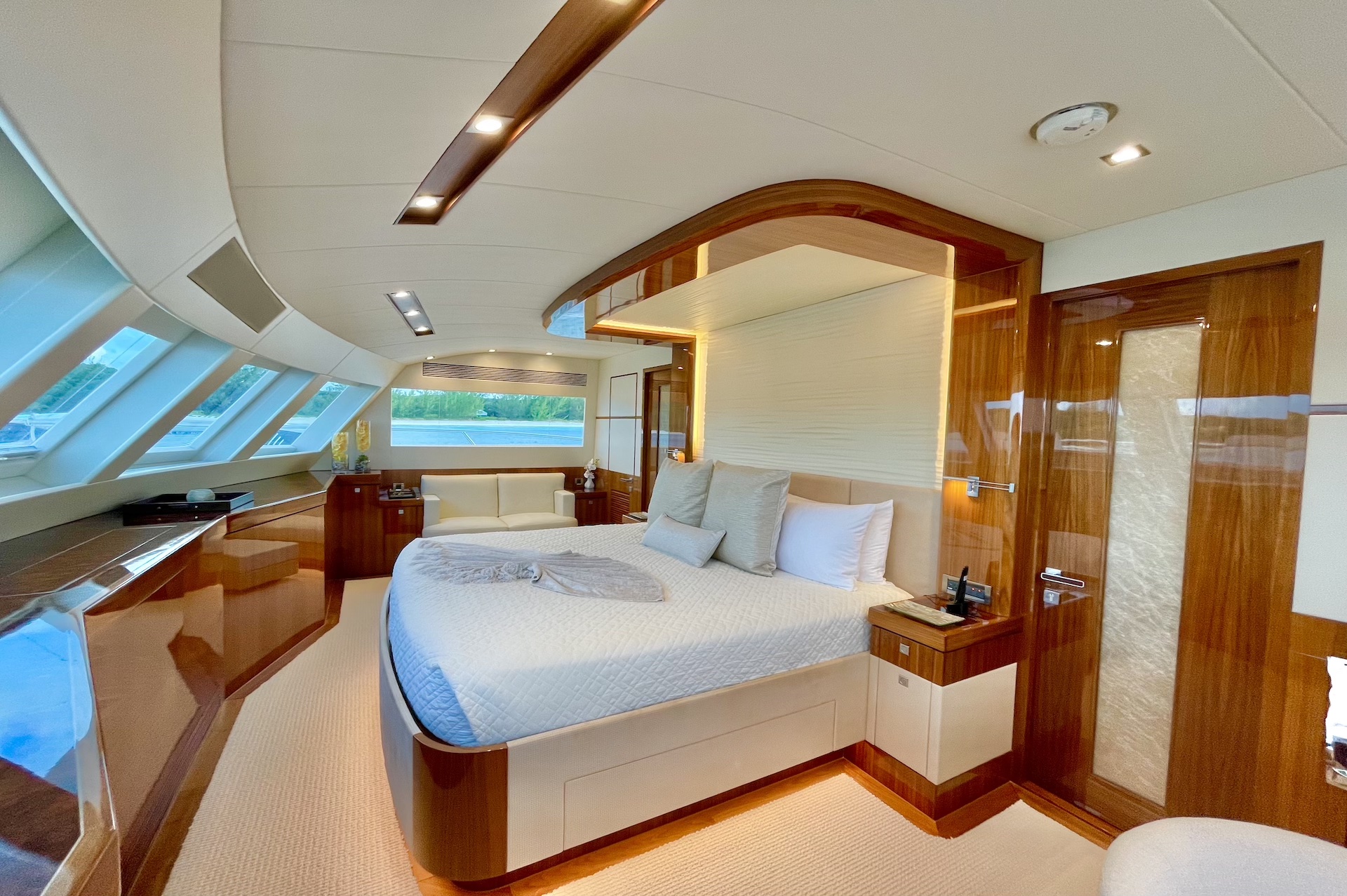 yacht charter Sea Glass master cabin