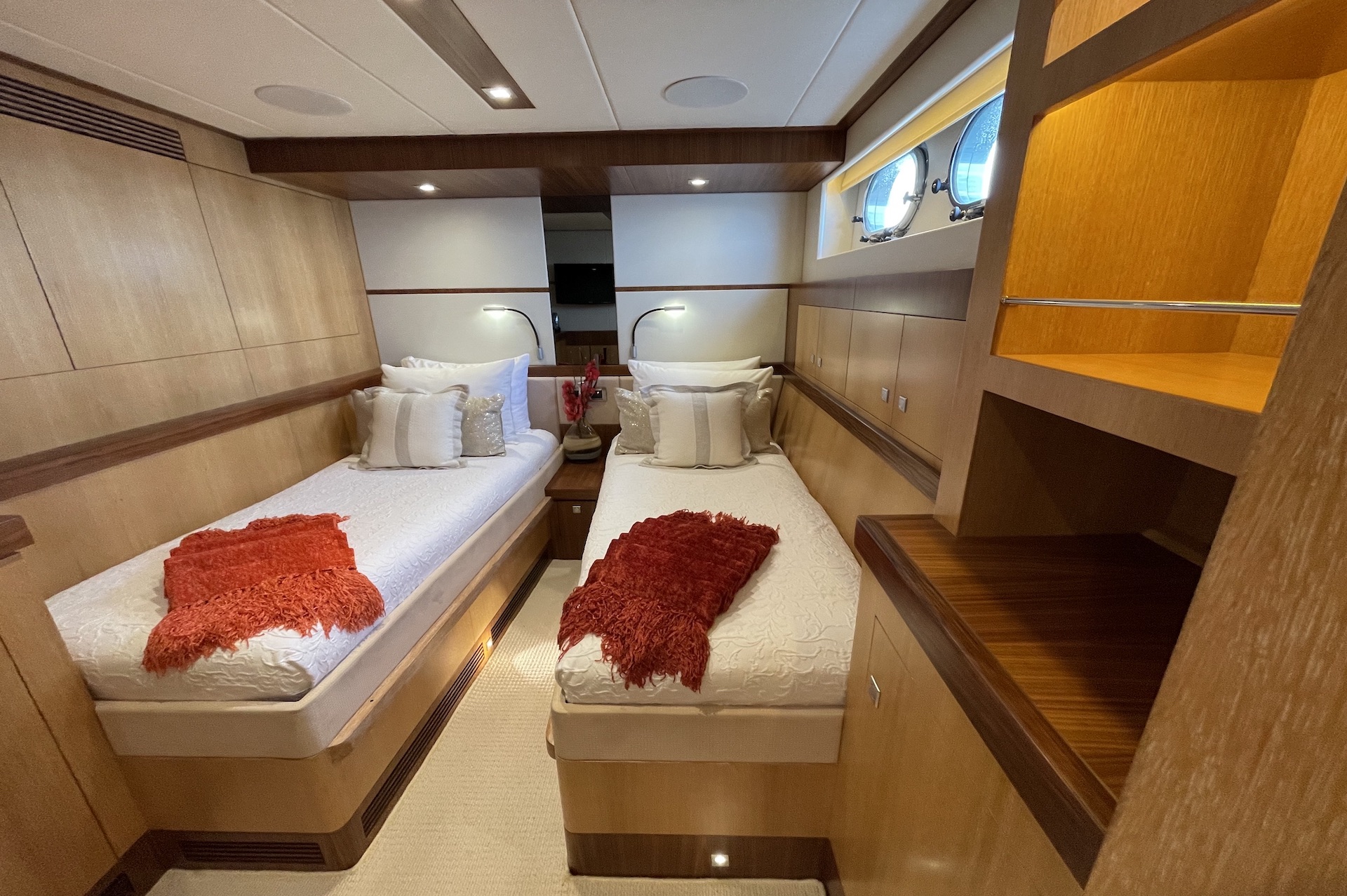 yacht charter sea glass twin cabin