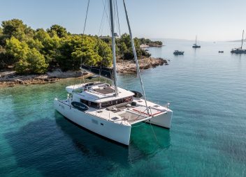 yacht charter catamaran Falco