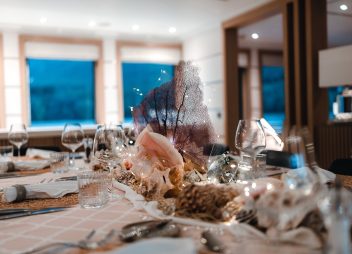 yacht charter Hanse Explorer dining