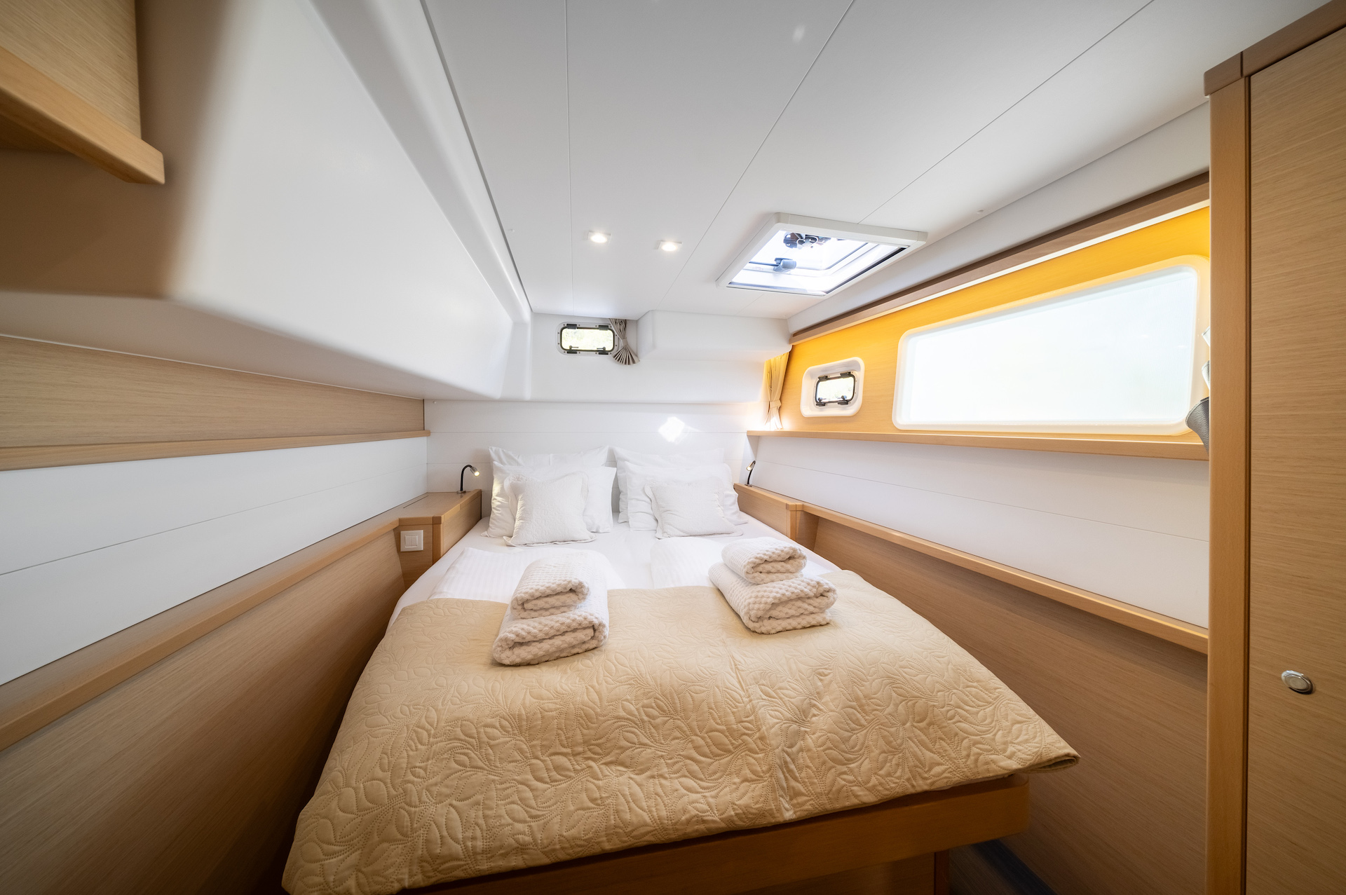 yacht charter Falco guest cabin
