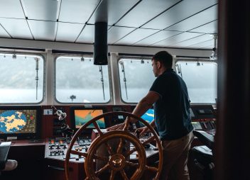 yacht charter Hanse Explorer Captain