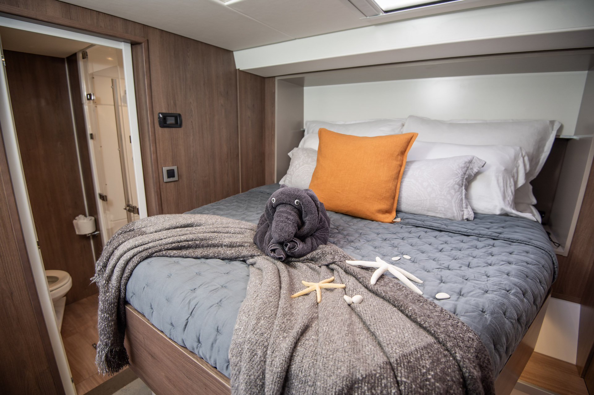 Caribbean yacht charter Atlas double cabin