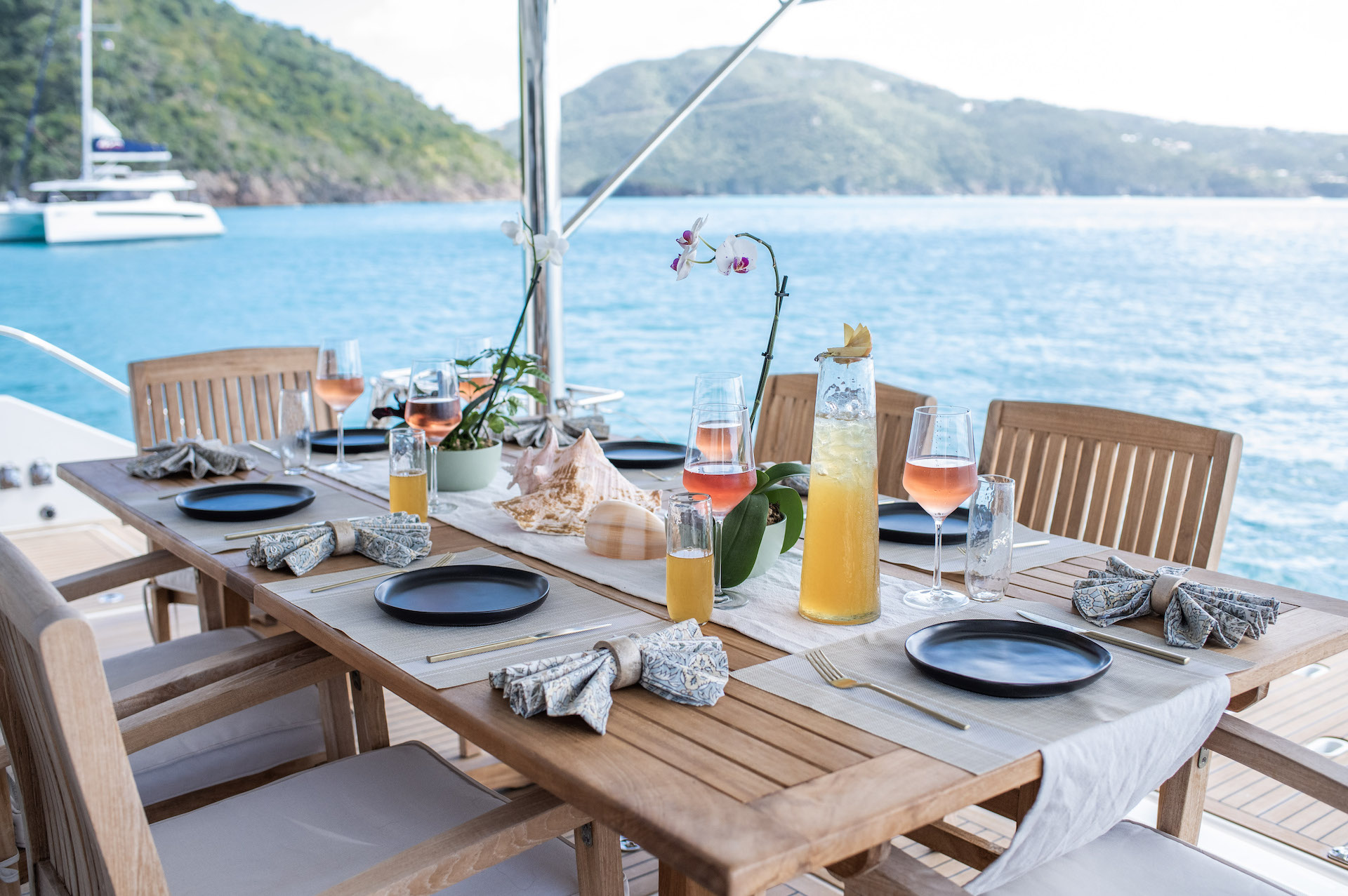 crewed yacht charter Emysa dining