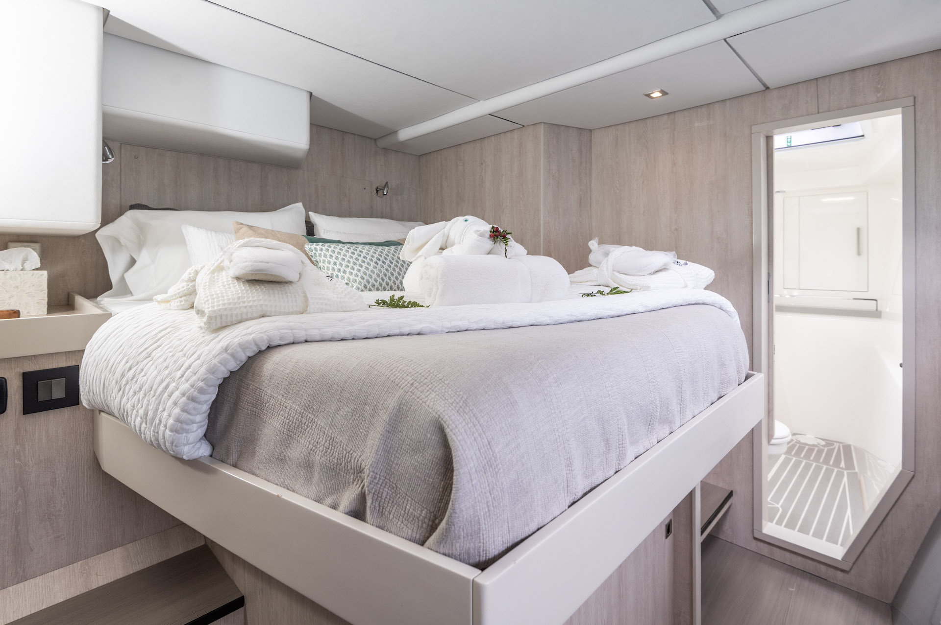 crewed yacht charter Emysa double cabin
