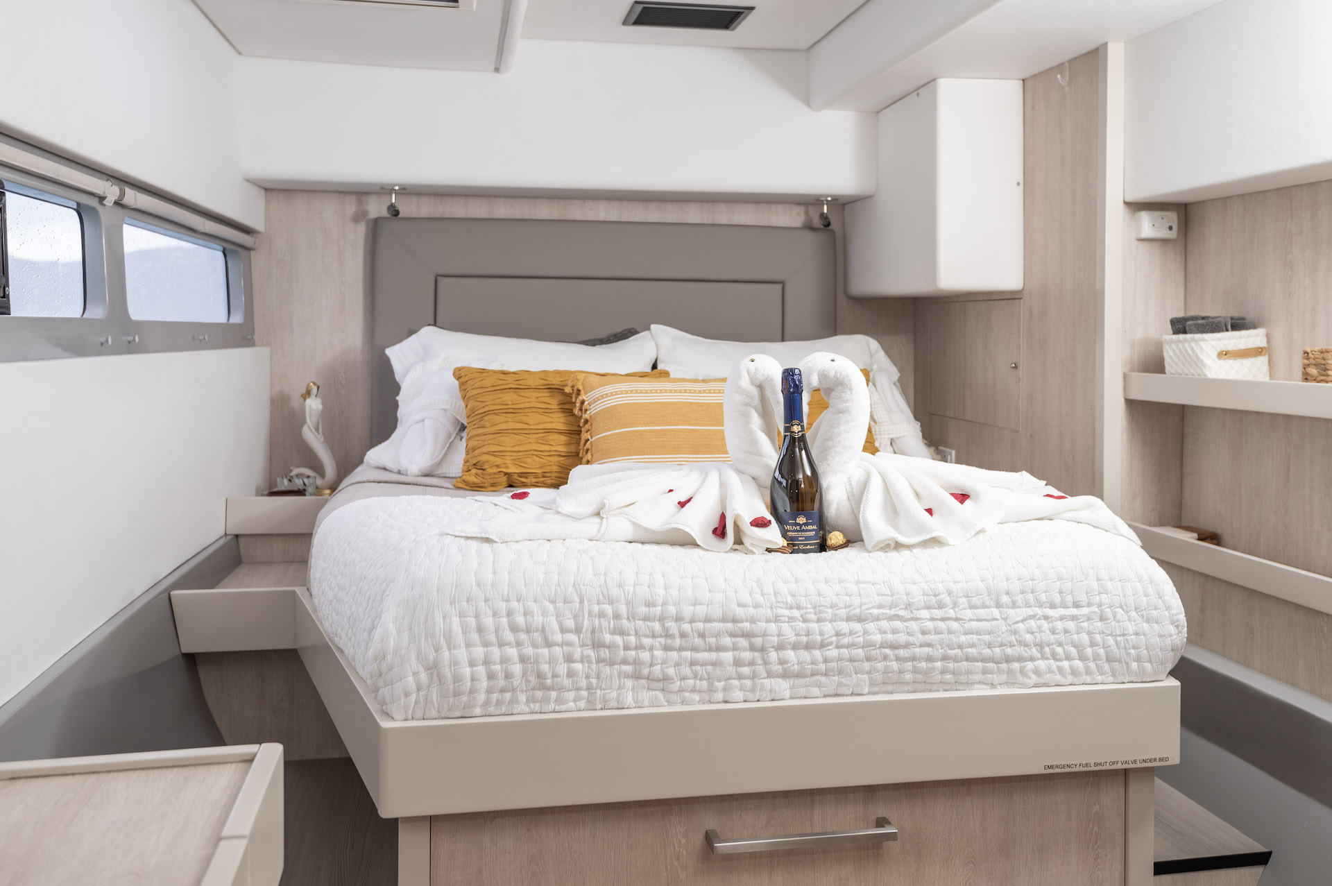 crewed yacht charter Emysa master cabin