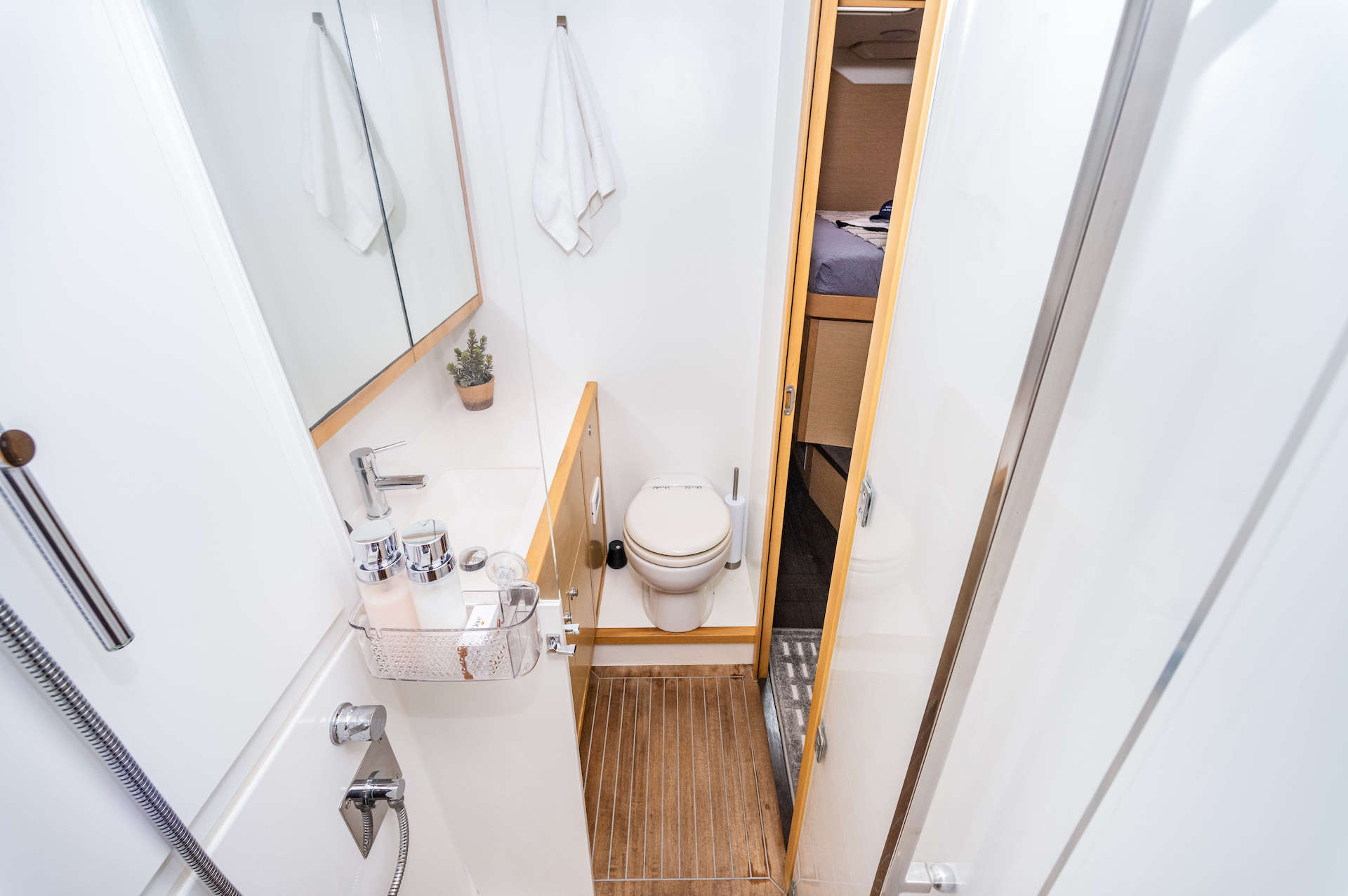 crewed yacht charter Valentina bathroom