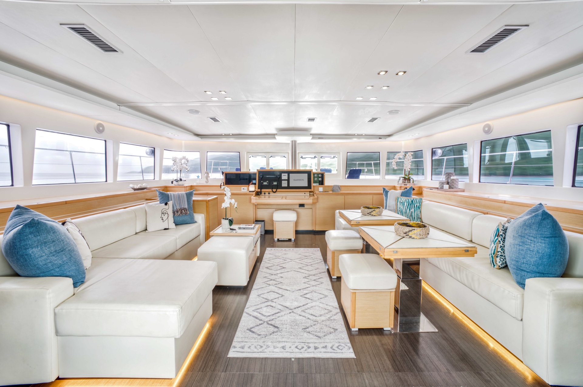 crewed yacht charter Valentina saloon