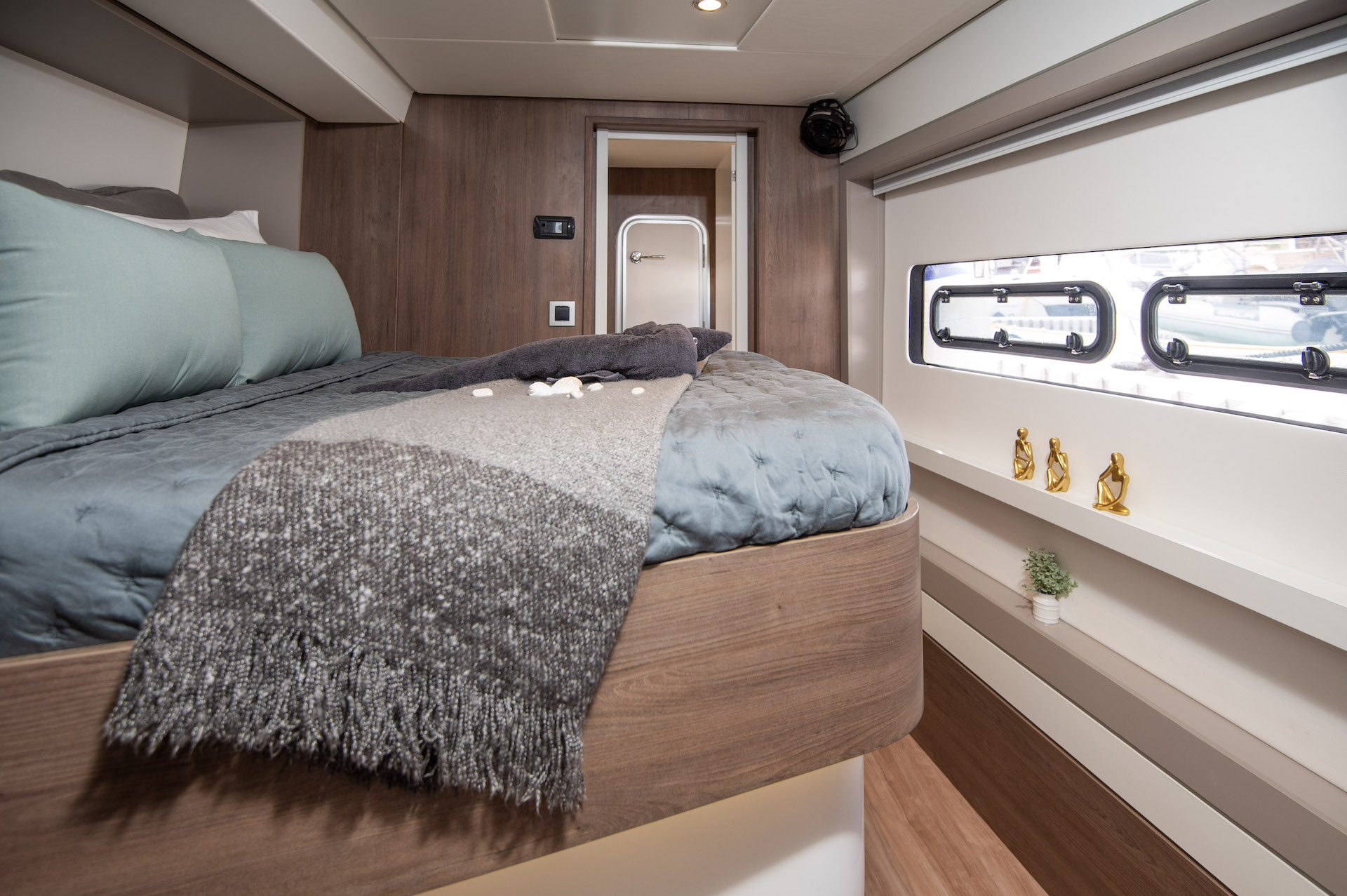 luxury yacht charter Atlas guest cabin