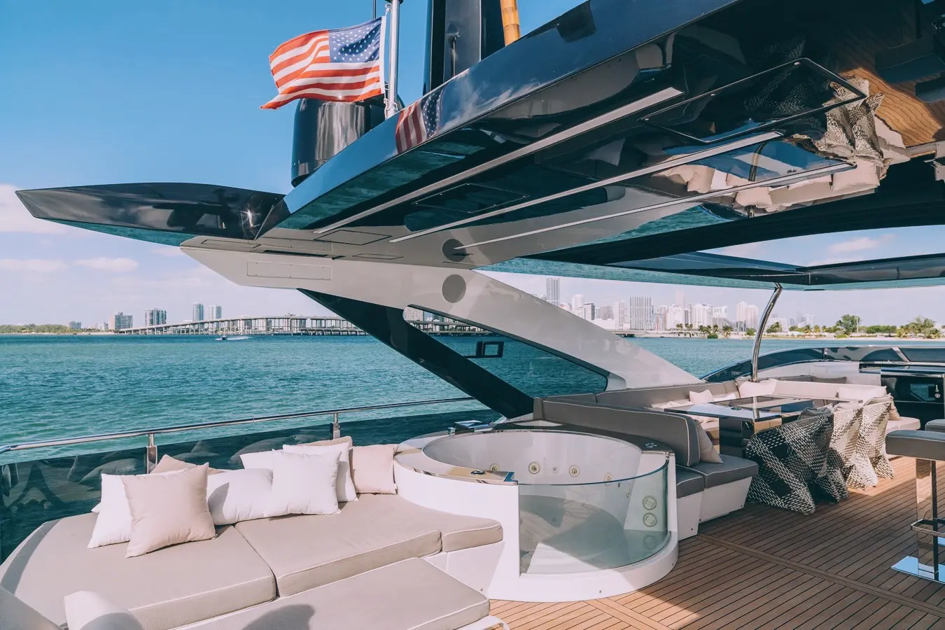 luxury yacht charter The Peddler jacuzzi