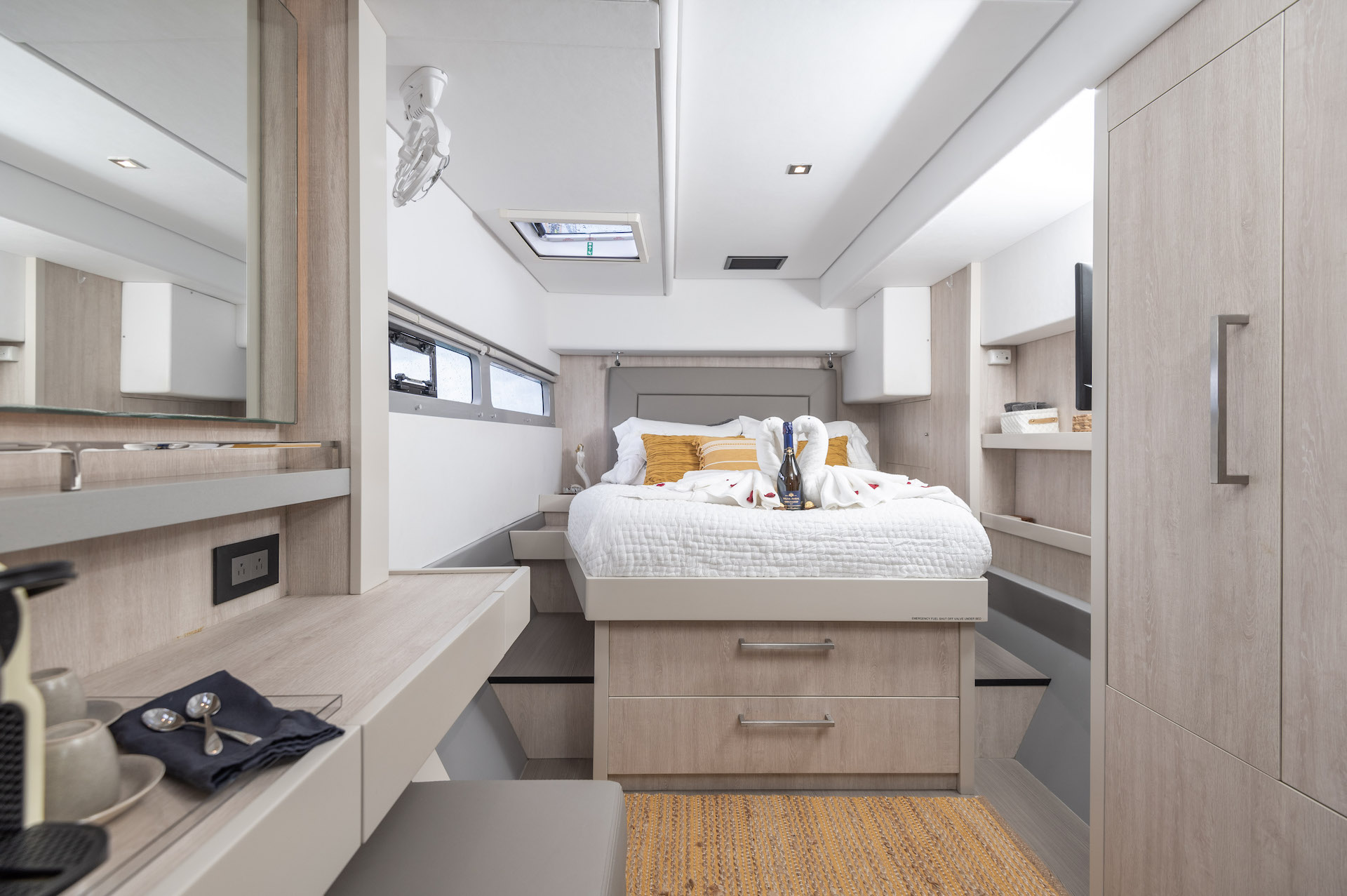 yacht charter Emysa Master cabin