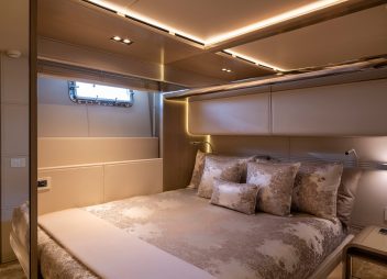 yacht charter queen convertible cabin The Peddler