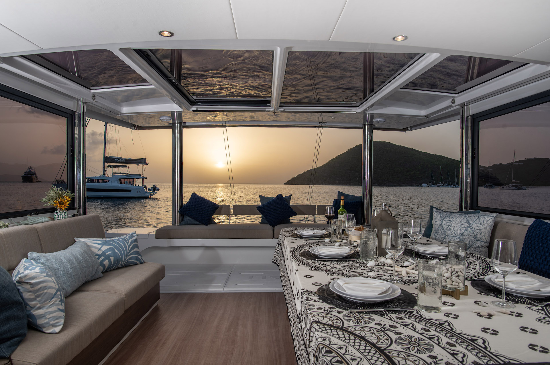 yacht charter sunset dining Atlas
