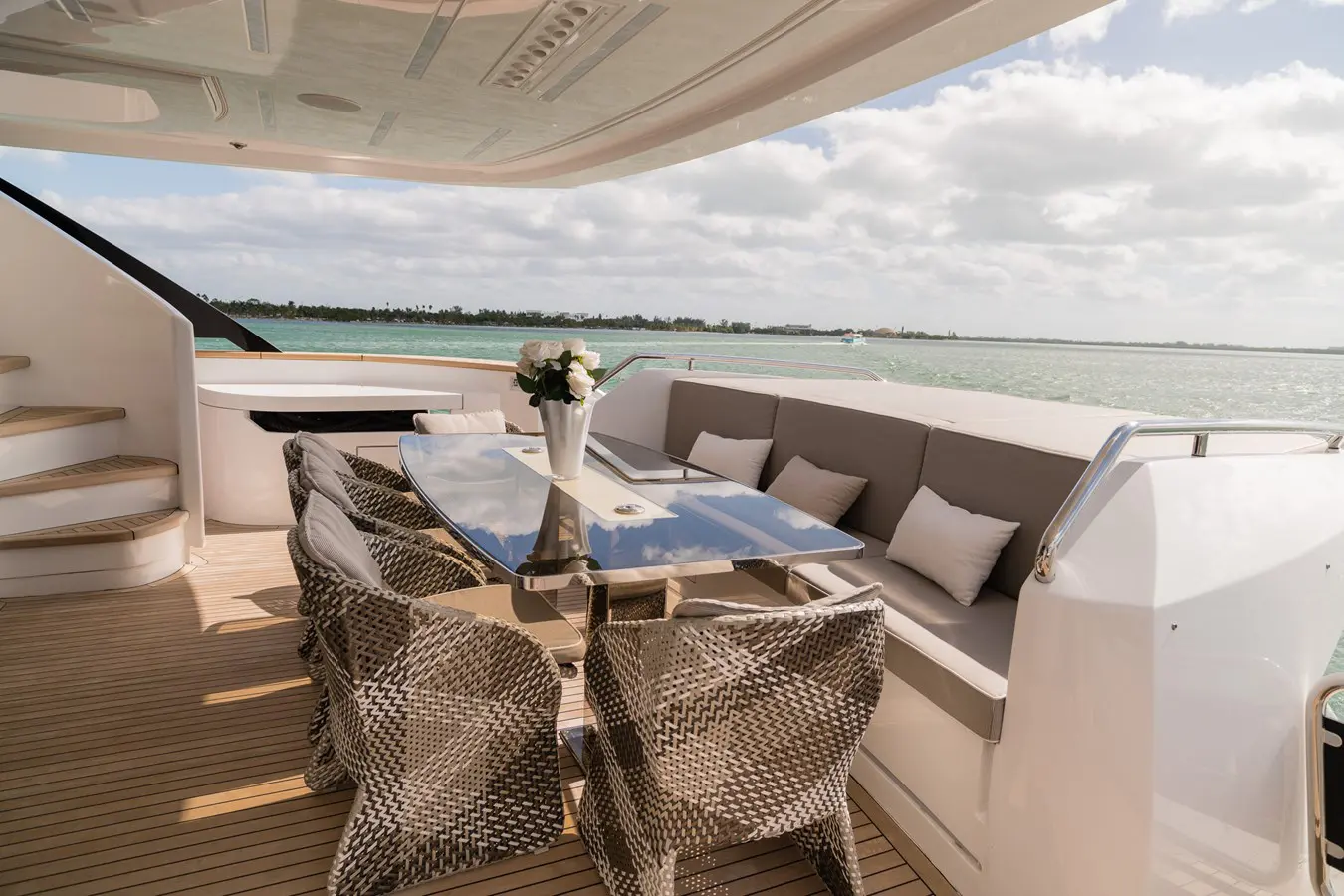 yacht charter The Peddler aft deck dining
