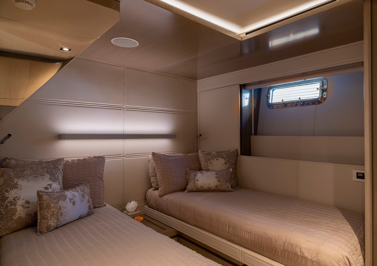 yacht charter The Peddler convertible twin cabin