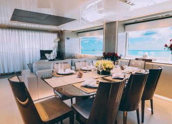 yacht charter The Peddler dining