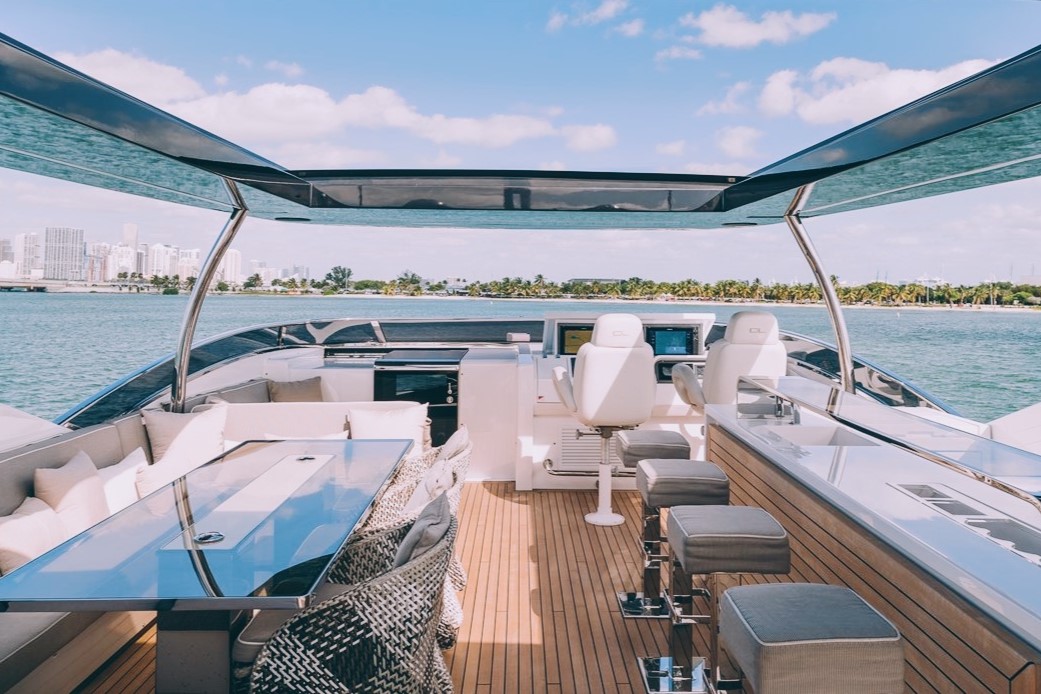 yacht charter The Peddler flybridge