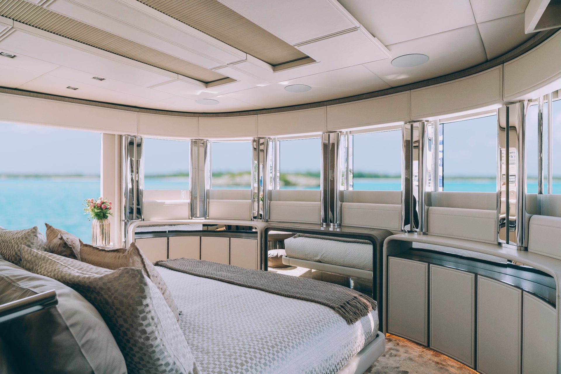 yacht charter The Peddler master cabin