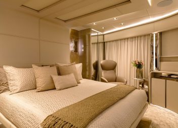 yacht charter The Peddler vip cabin