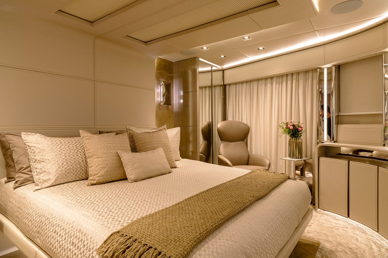 yacht charter The Peddler vip cabin