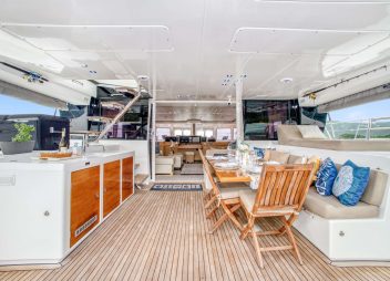 yacht charter Valentina aft deck