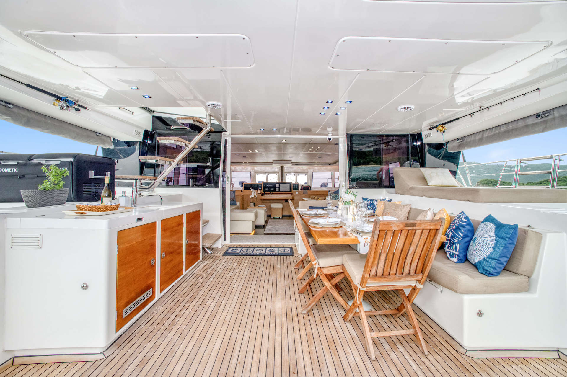 yacht charter Valentina aft deck