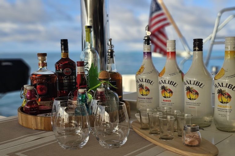 yacht charter Valentina cocktails