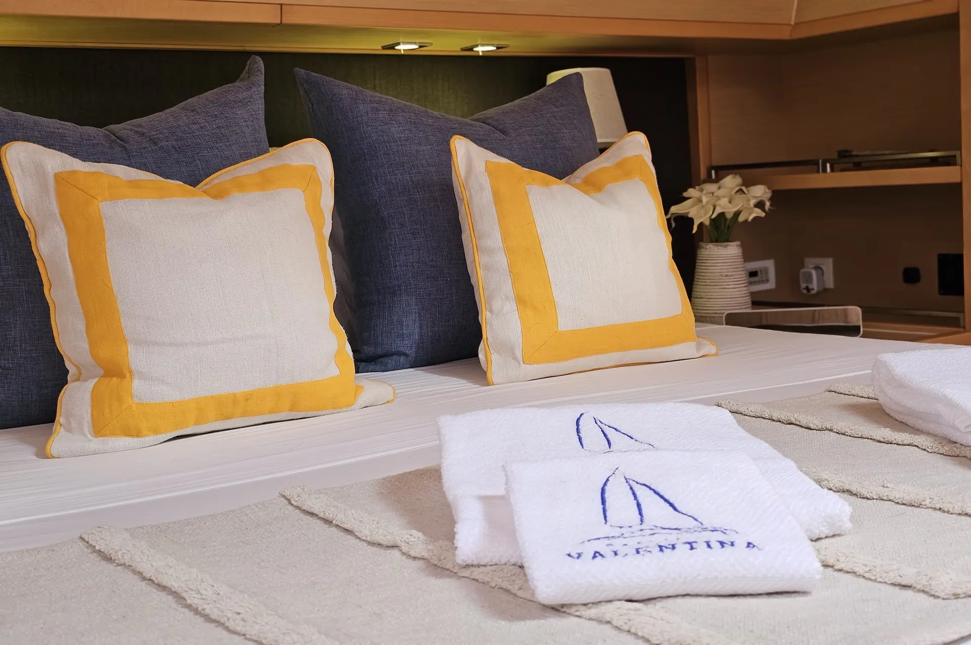 yacht charter Valentina double cabin