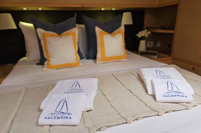 yacht charter Valentina double guest cabin