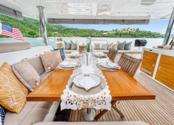 yacht charter Valentina dining