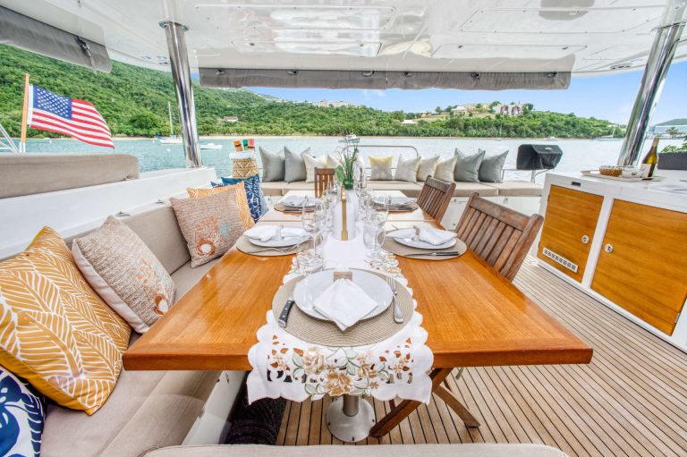 yacht charter Valentina dining