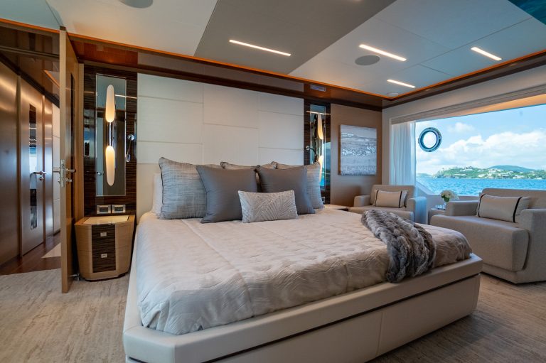 Caribbean yacht charter Chillaxin master cabin