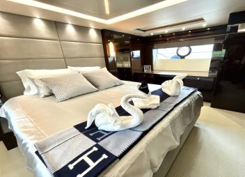 crewed yacht charter Synergy Master cabin
