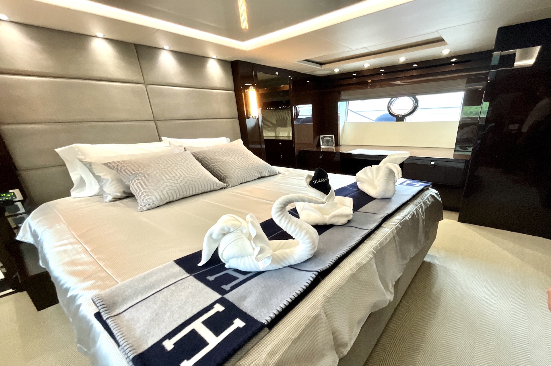 crewed yacht charter Synergy Master cabin