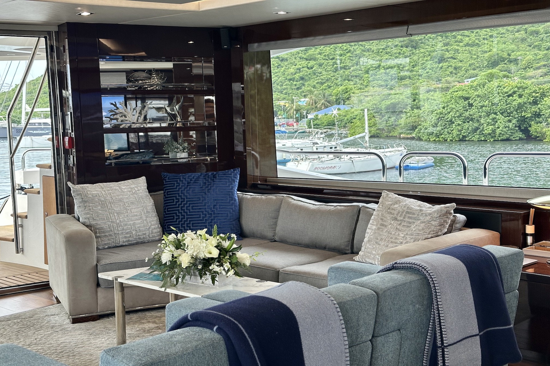 crewed yacht charter Synergy saloon