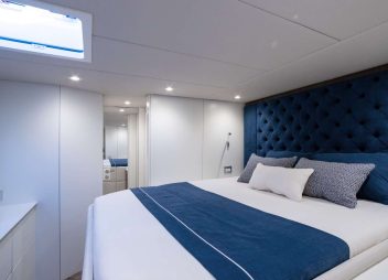 crewed yacht charter Unwavering guest cabin