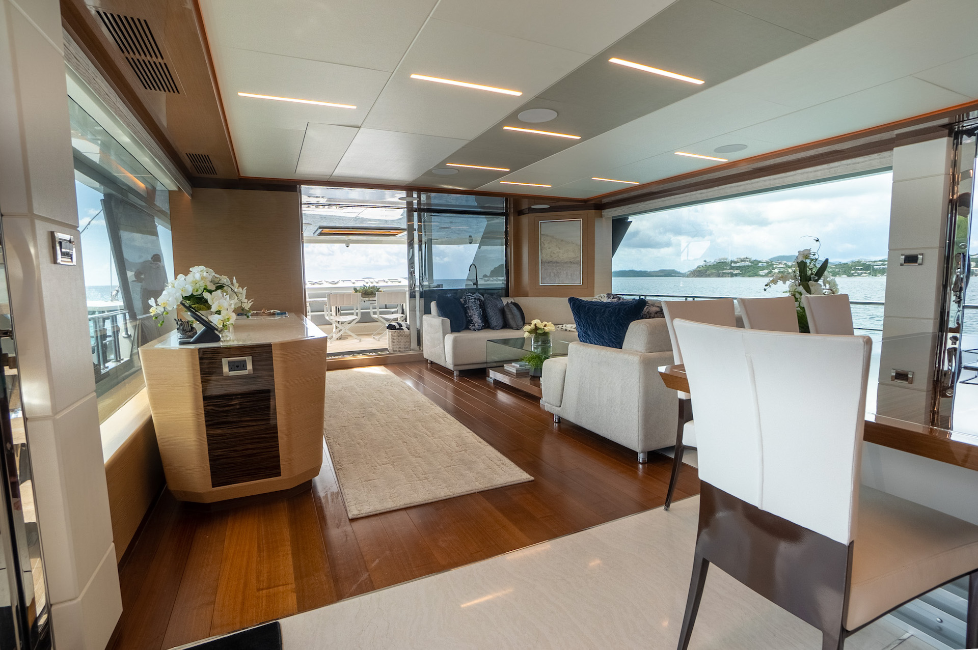 motor yacht charter Chillaxin main saloon